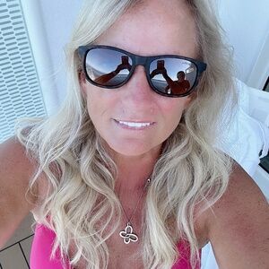 Meet your Posher, Candis